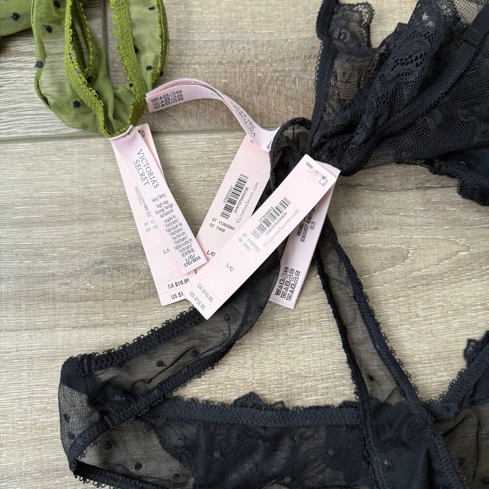 NWT Victoria’s secret Thongs - Picture 3 of 3